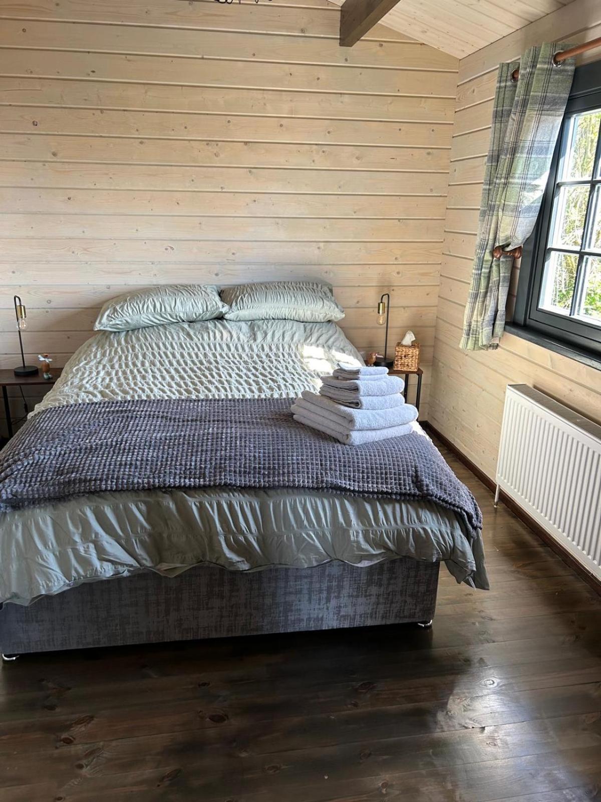 Little Rock Retreat Log Cabin With Hot Tub Castletown Gheoghegan Extérieur photo